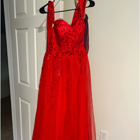 SIZE SMALL SPECIAL OCCASION DRESS - Picture 1 of 4